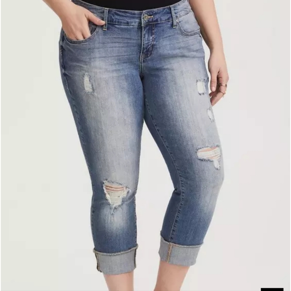 Boyfriend Crop Distressed Jeans